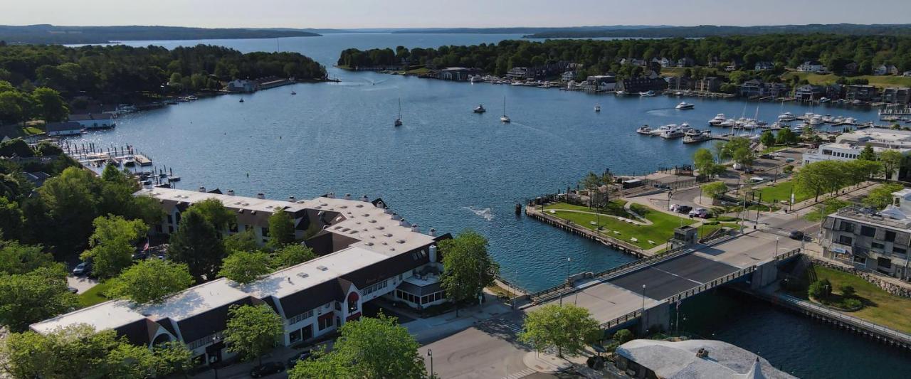359 Edgewater Inn Charlevoix Exterior foto